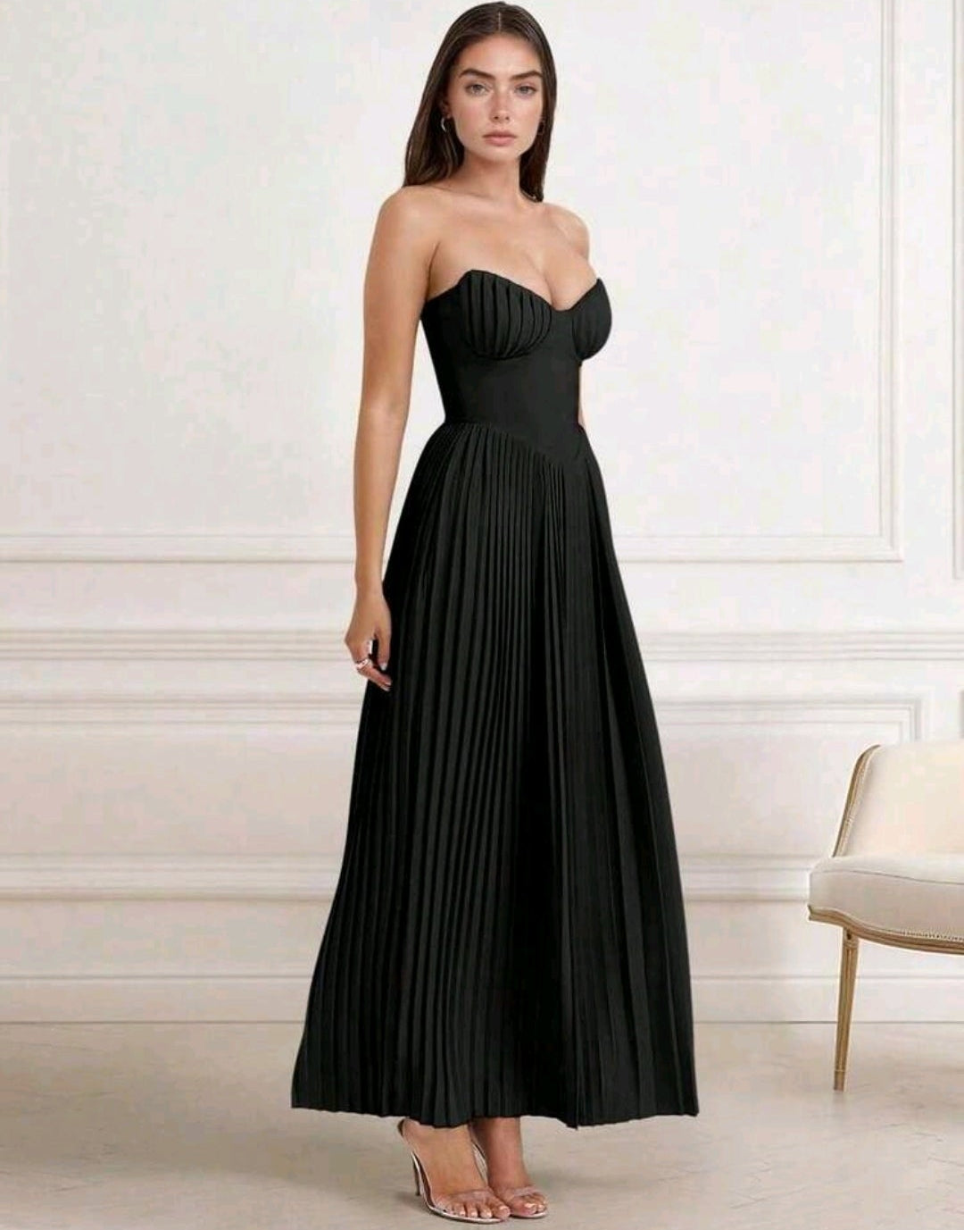 Vestido negro plisado straple