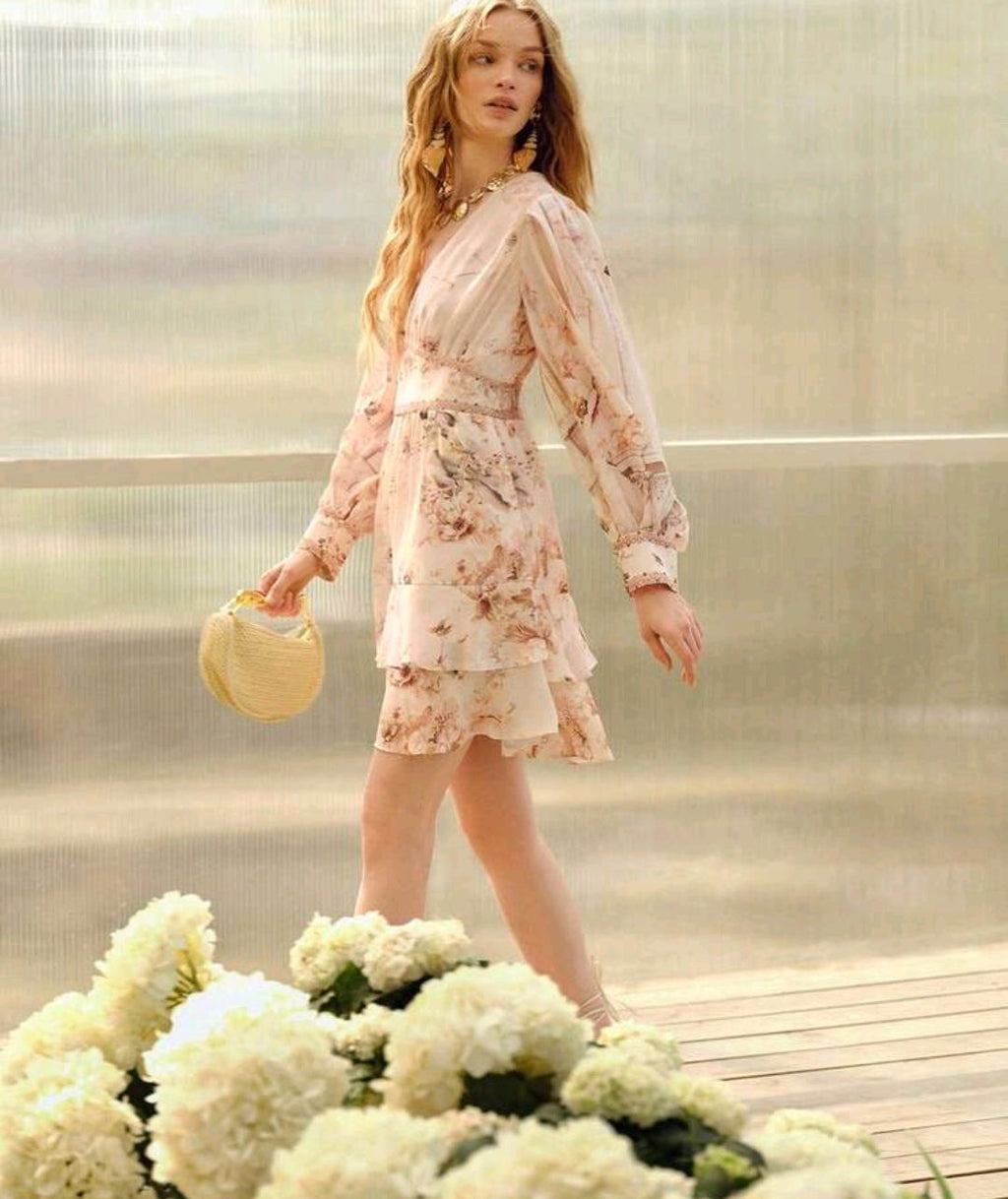 Vestido casual corto manga larga con escote en V