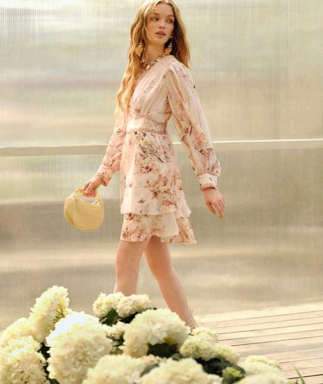 Vestido casual corto manga larga con escote en V