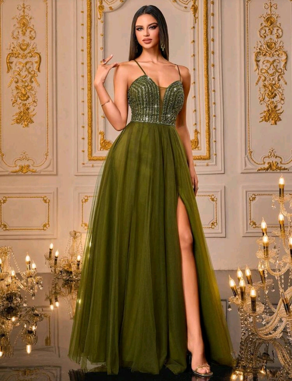 Vestido verde oliva bordado con pedrería
