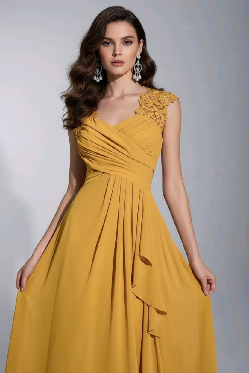Vestido mostaza con abertura lateral sin manga