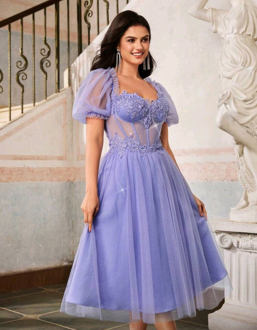 Vestido lila mido con escote corazón y transparencia