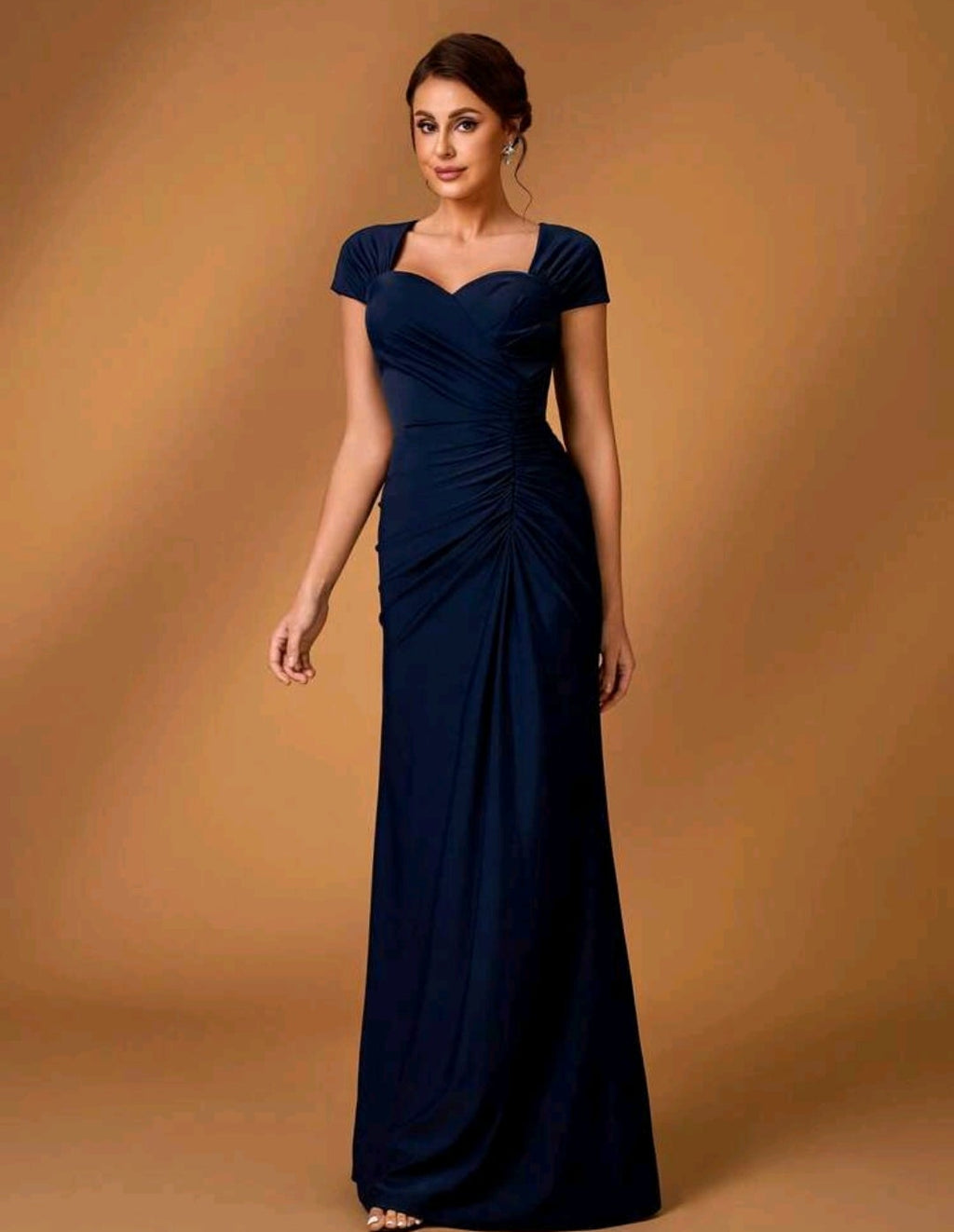 Vestido azul marino con escote corazón tela stretch