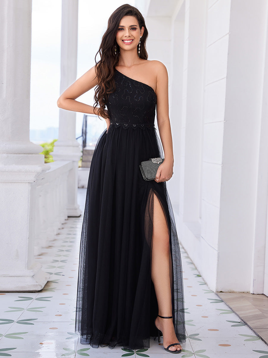Vestido una manga encaje con lentejuelas y falda tul