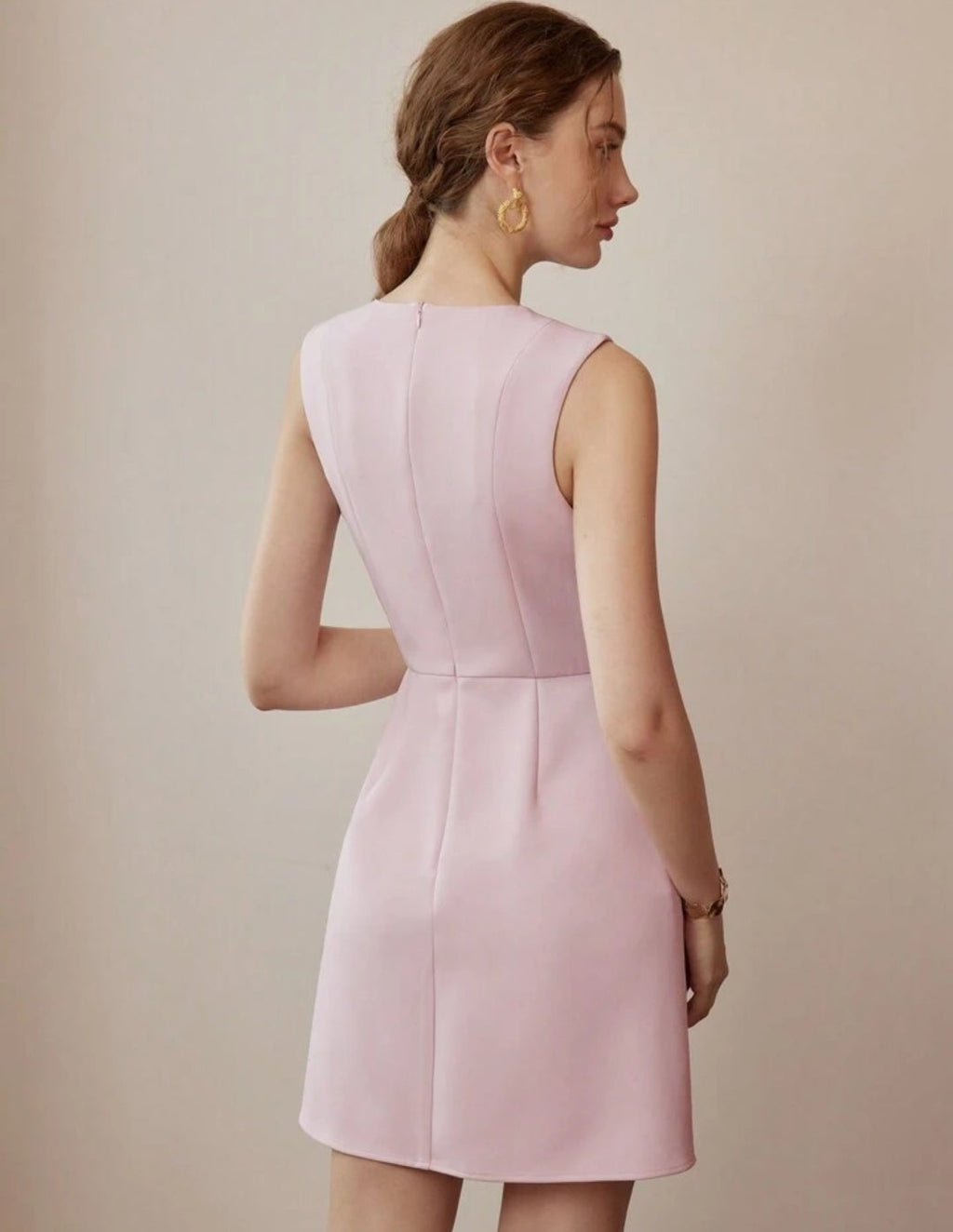 Vestido rosa con botones dorados corte A