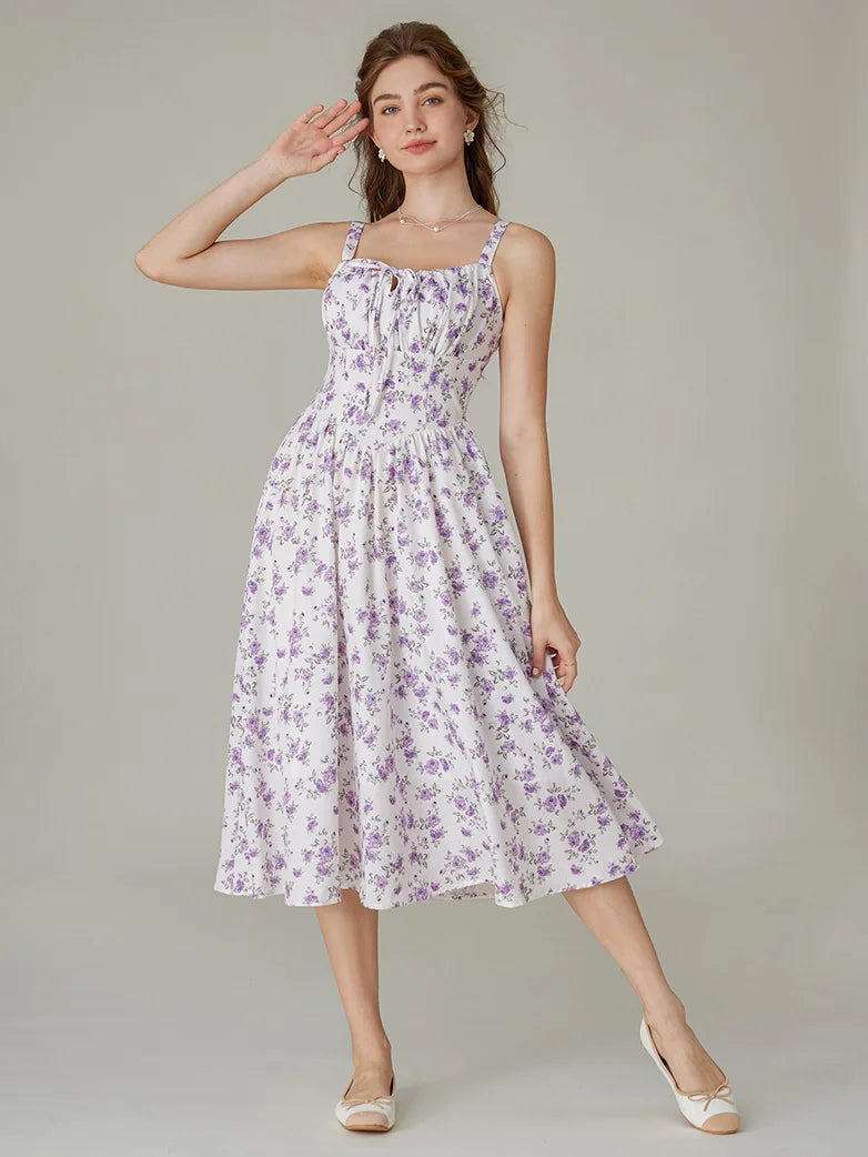 Vestido blanco con flores pequeñas moradas