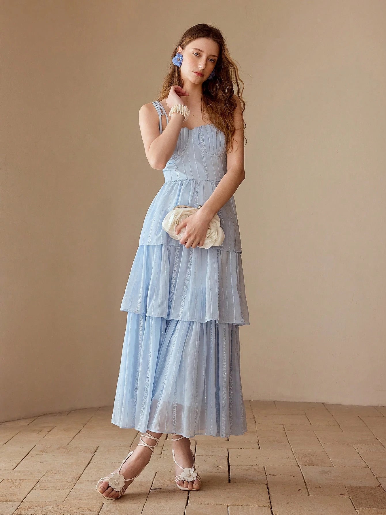 Vestido baby blue con destellos brillantes