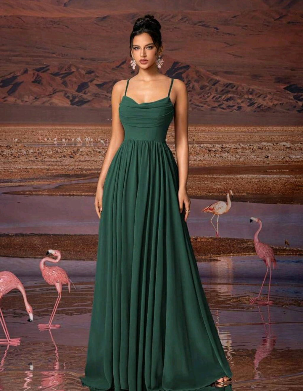 Vestido verde esmeralda corte A tirante delgado