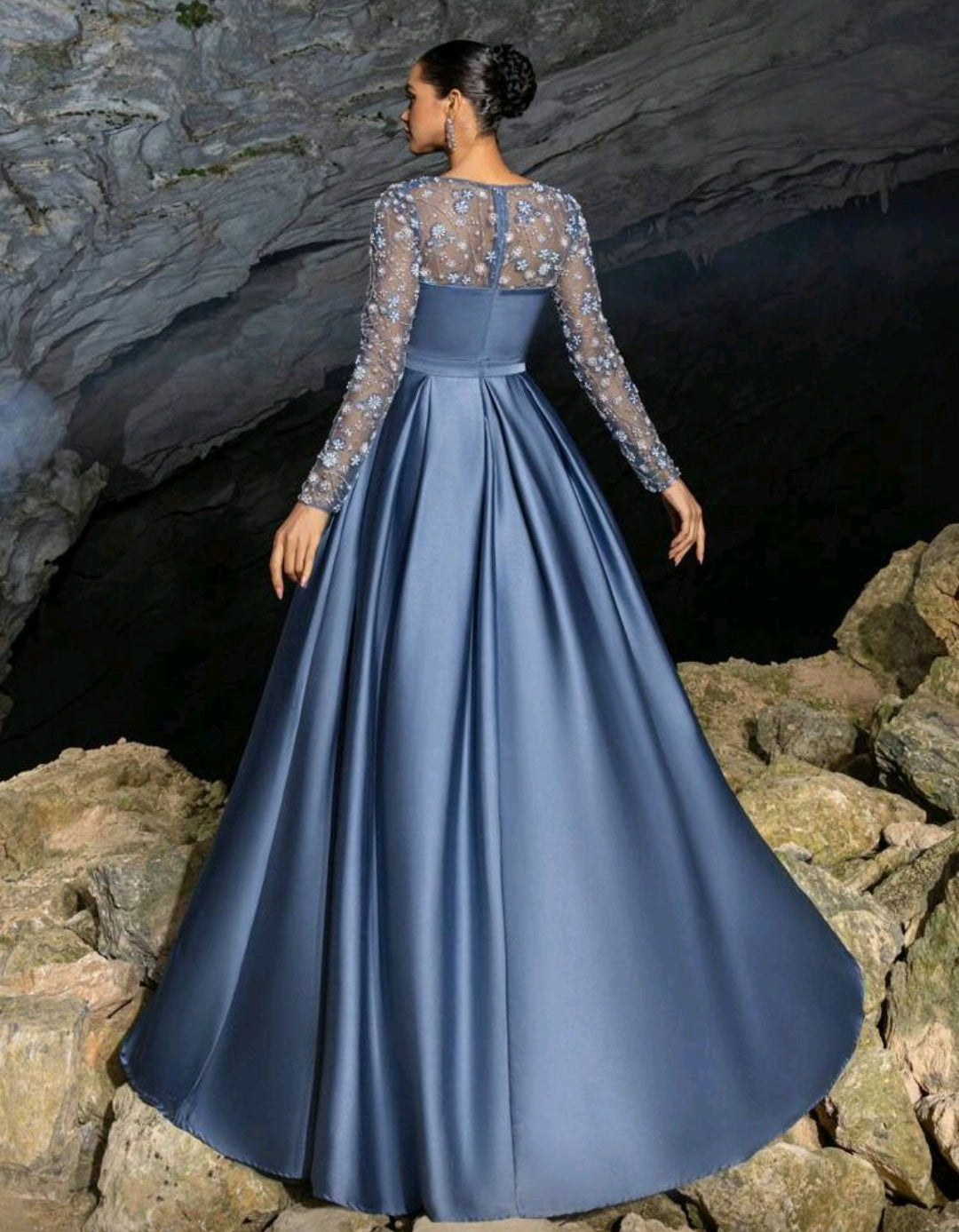 Vestido dusty blue manga larga con transparencia, bordado lentejuelas floral