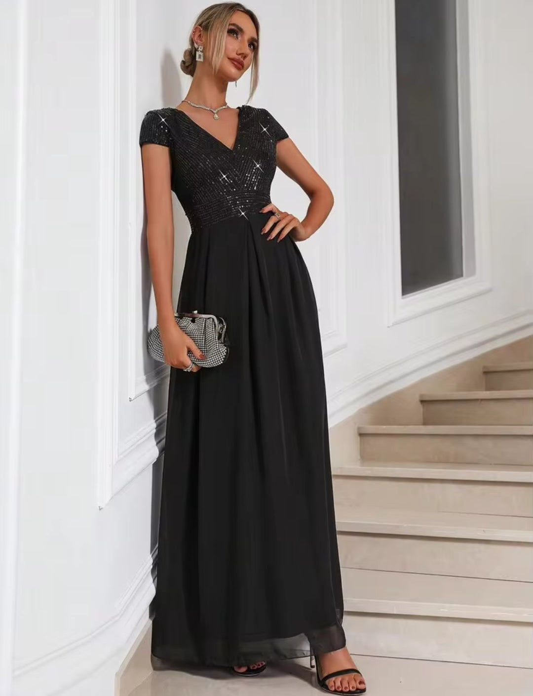 Vestido negro lentejuelas y falda chiffon