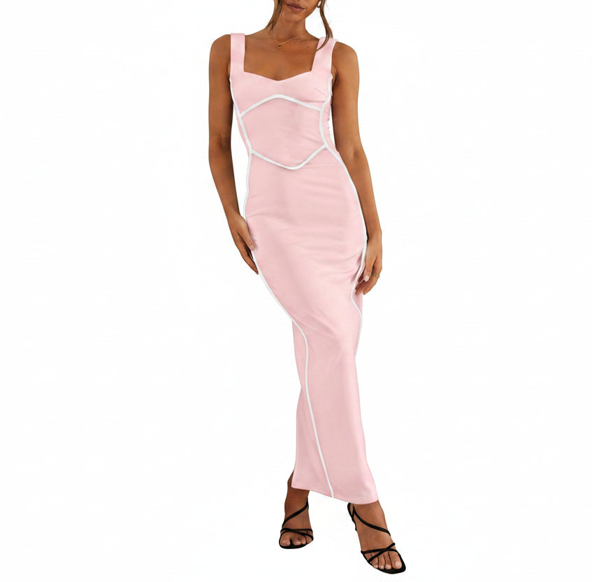 Vestido rosa claro con rayas blancas pegado al cuerpo