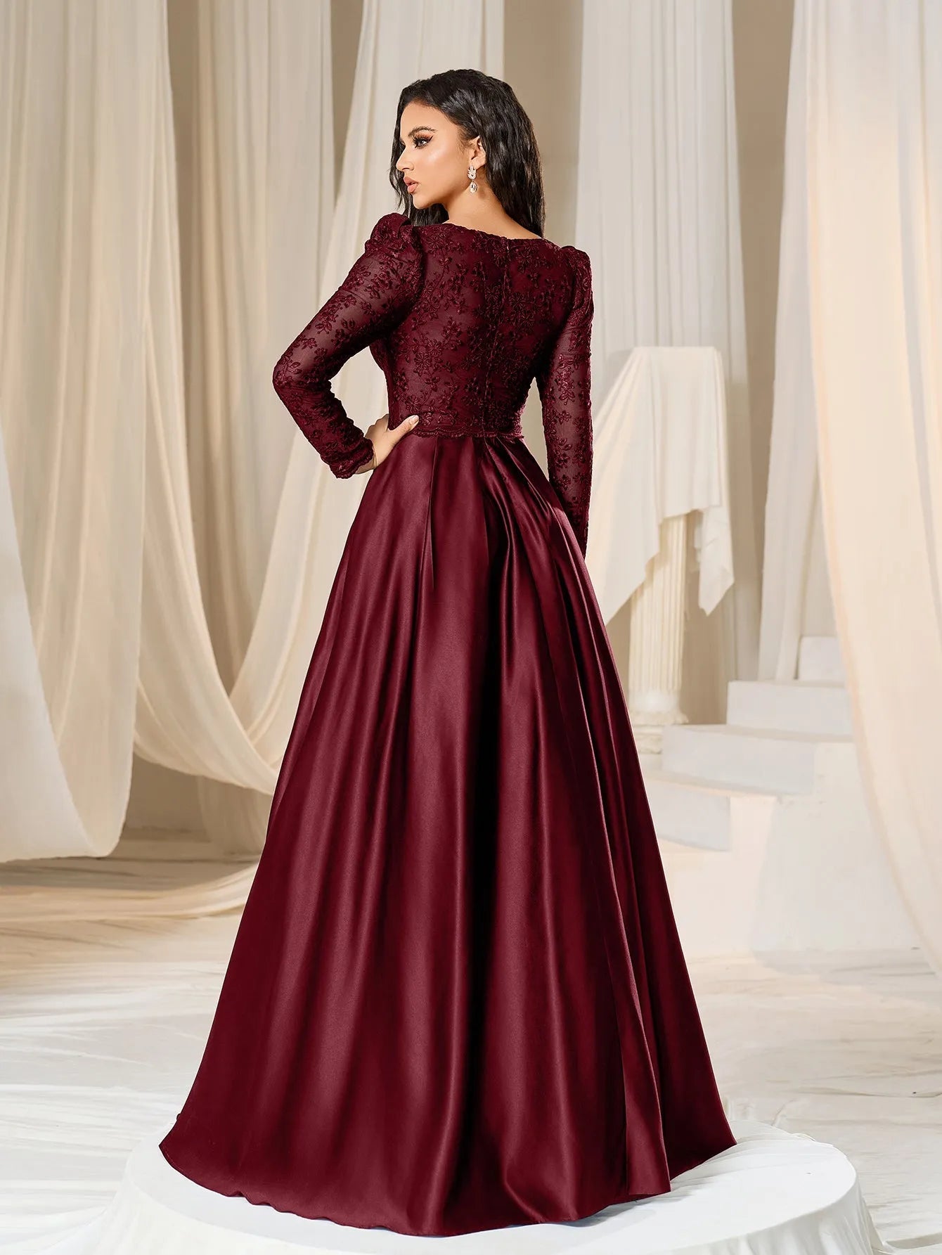 Vestido manga larga con transparencia
