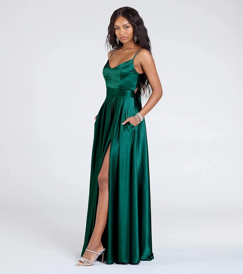 Vestido Emilie verde esmeralda espalda abierta y abertura lateral