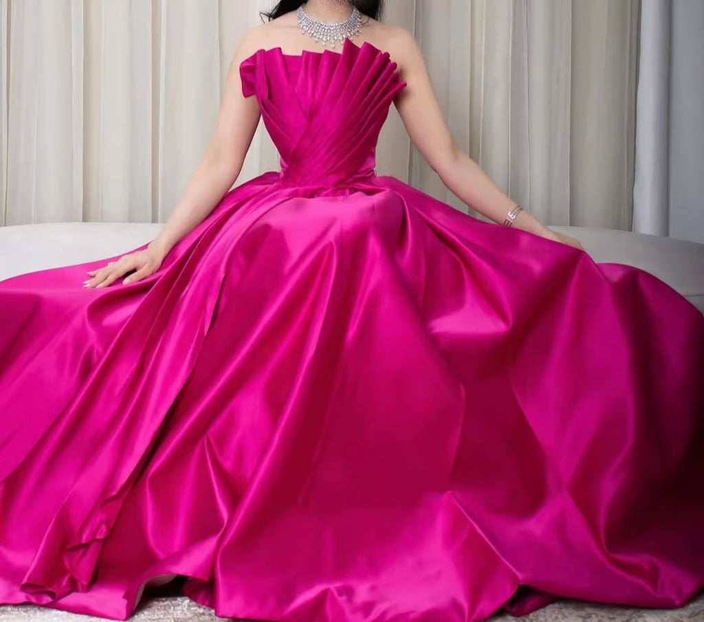 Vestido 15 años fucsia straple con poco volumen