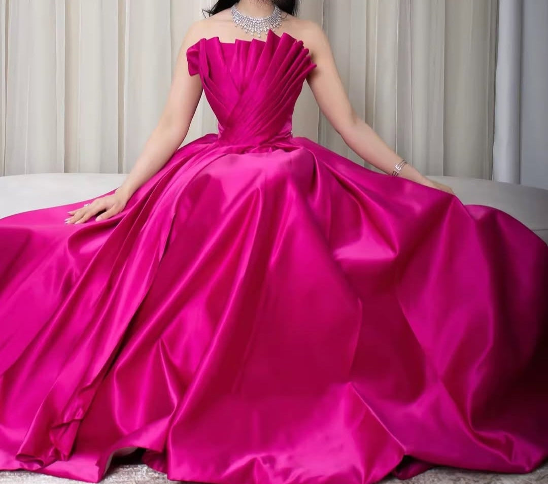 Vestido 15 años fucsia straple con poco volumen