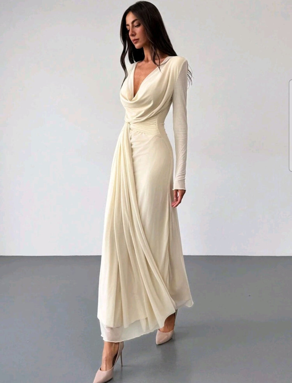 Vestido Ivory manga larga pegado al cuerpo