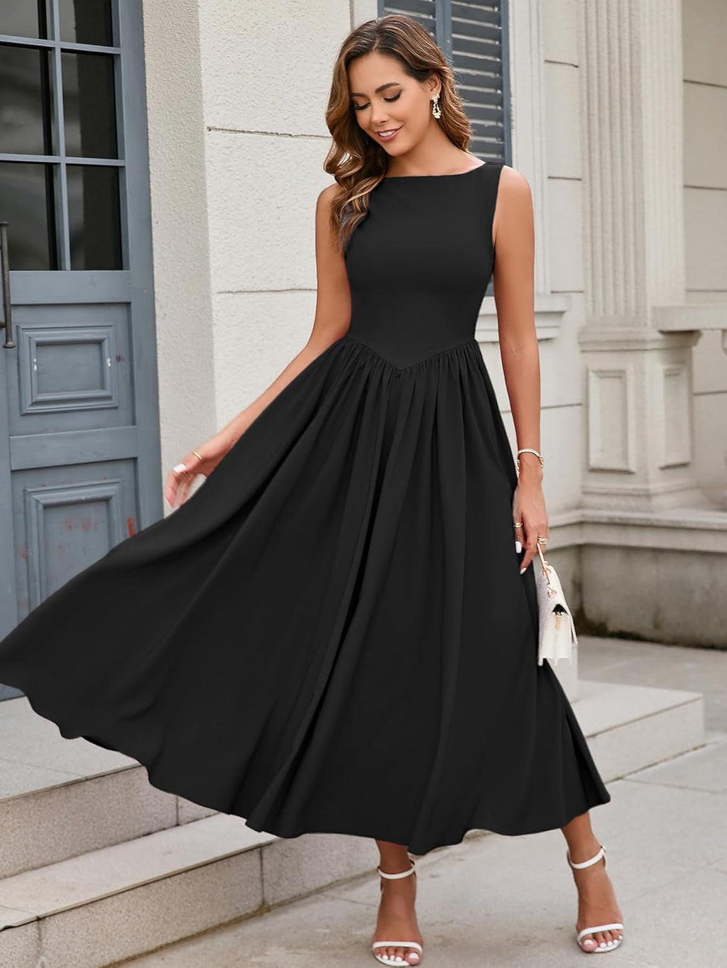 Vestido negro corte A con espalda abierta