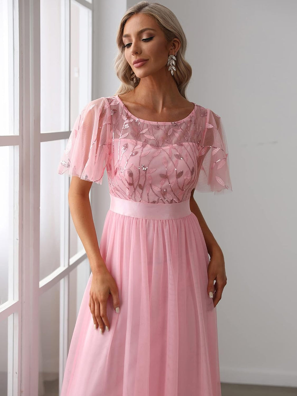 Vestido rosa claro lentejuelas hojas y falda tul