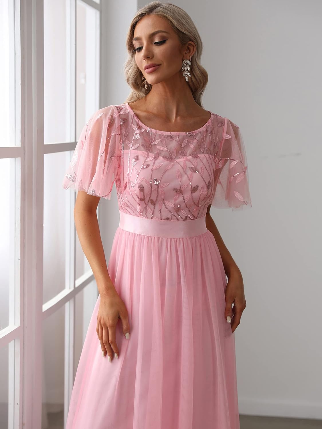 Vestido rosa claro lentejuelas hojas y falda tul