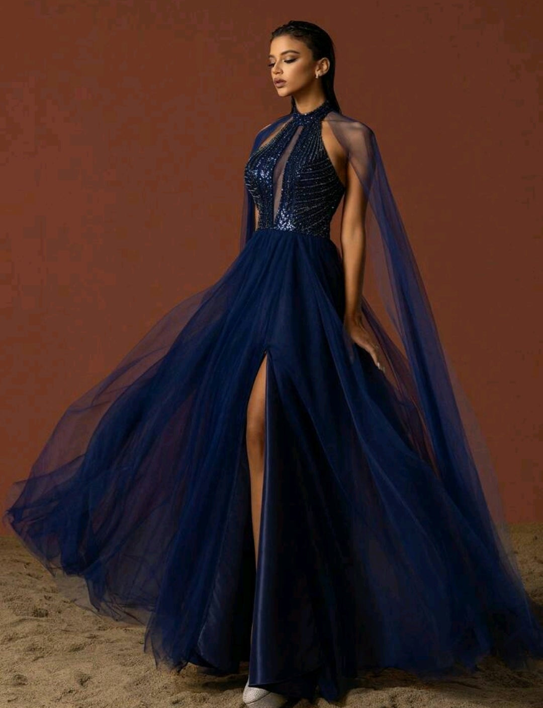 Vestido Zaira azul marino con pedrería y tul