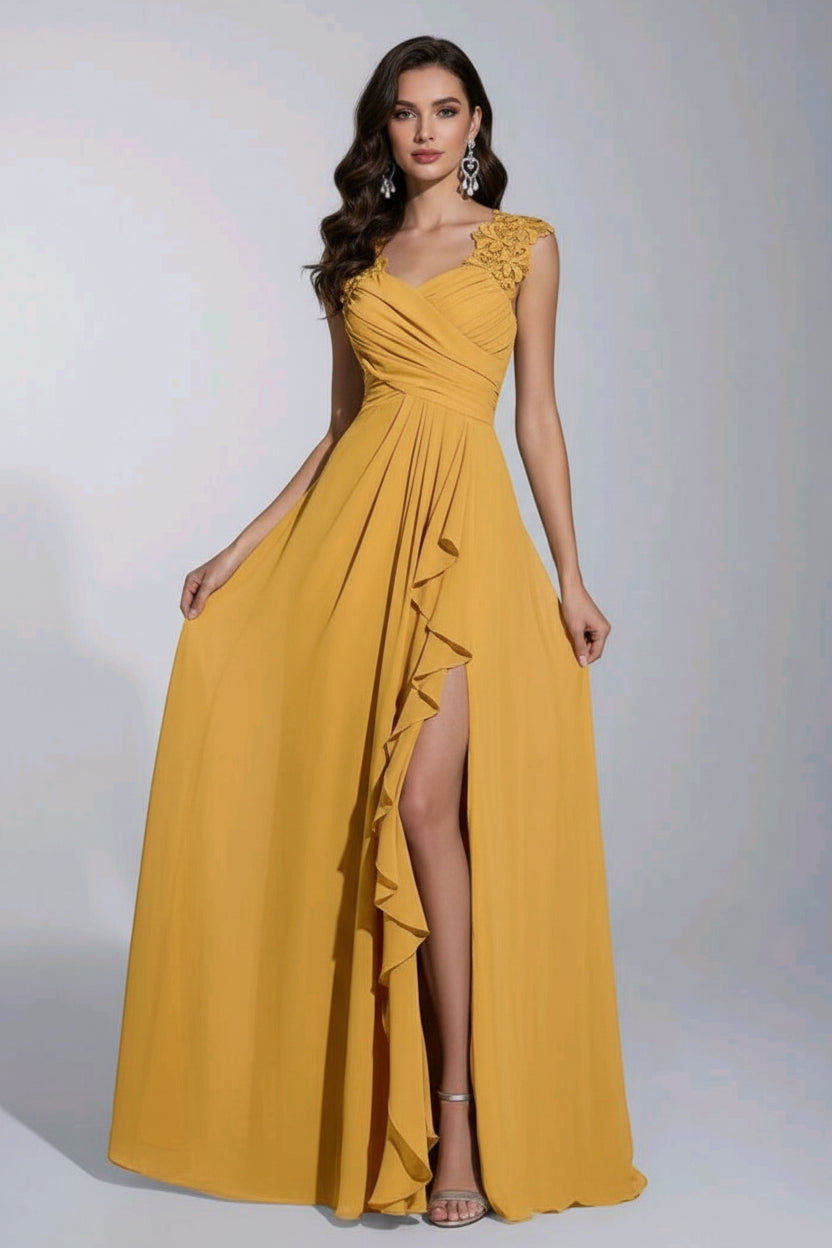 Vestido mostaza con abertura lateral sin manga