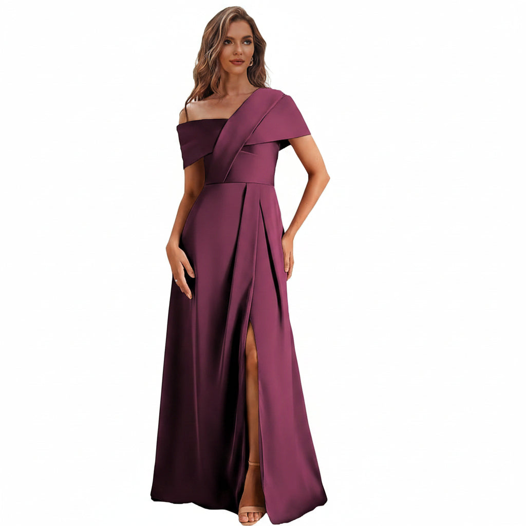 Vestido mangenta oscuro con abertura lateral