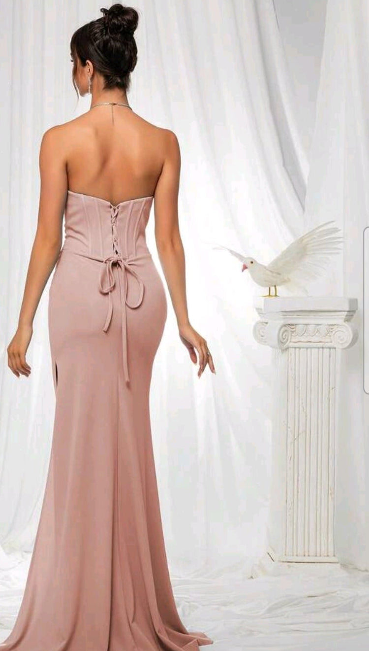 Vestido palo rosa straple con corsé