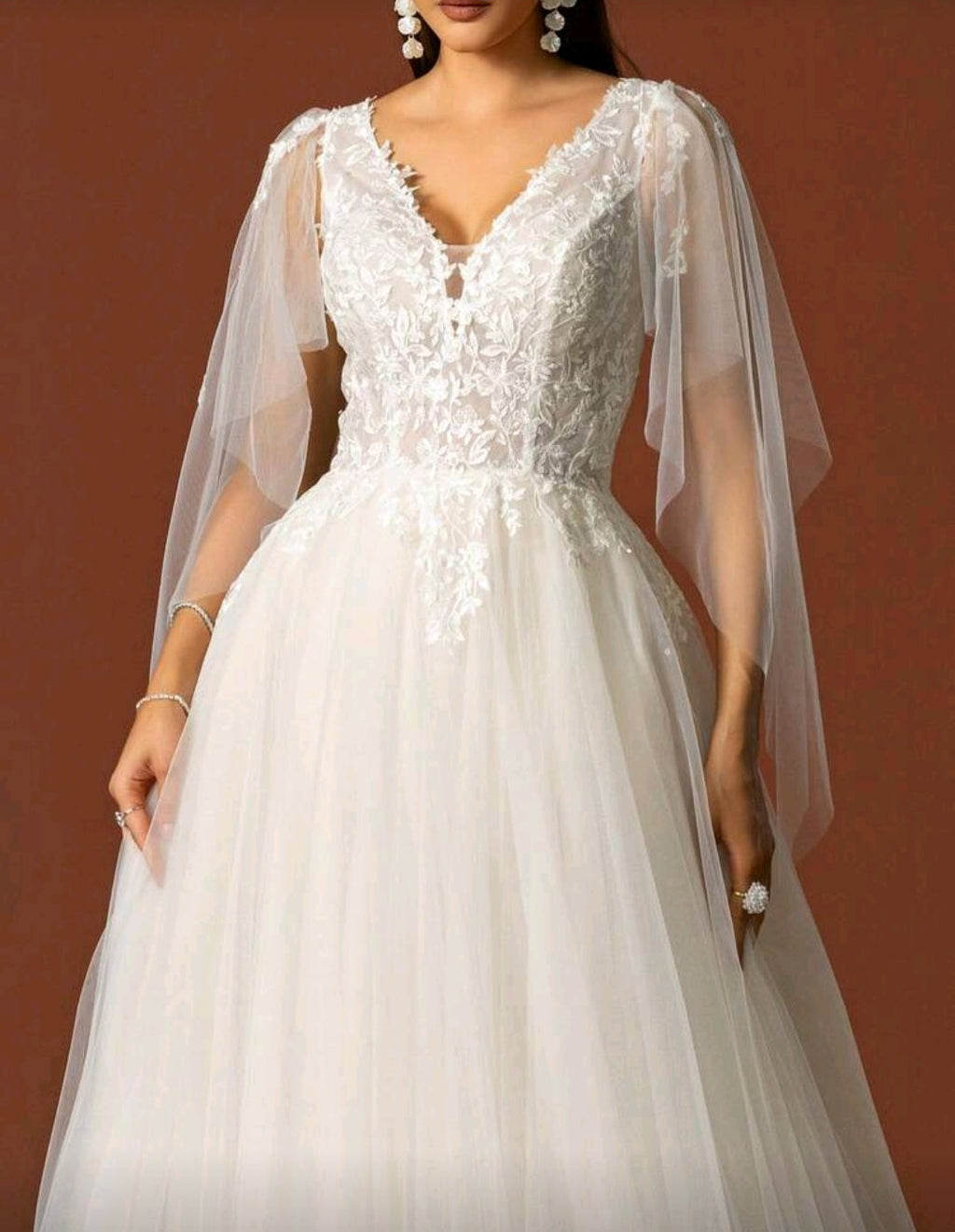 Vestido de Novia "Encanto Etéreo" con Mangas de Capa en Tul