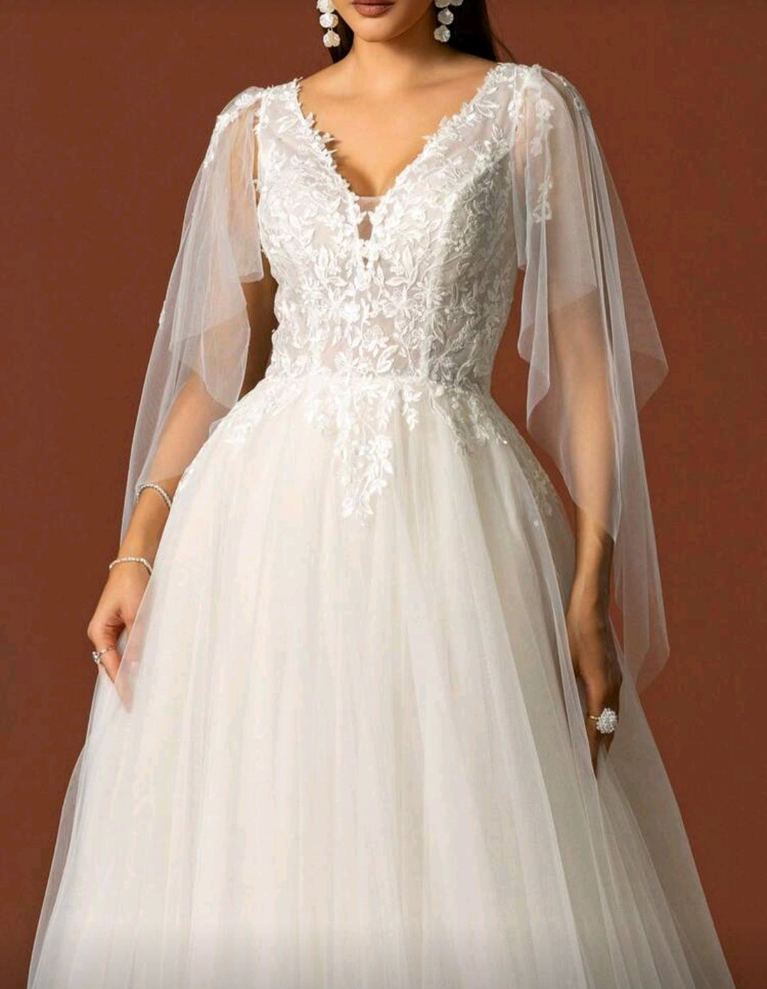 Vestido de Novia "Encanto Etéreo" con Mangas de Capa en Tul