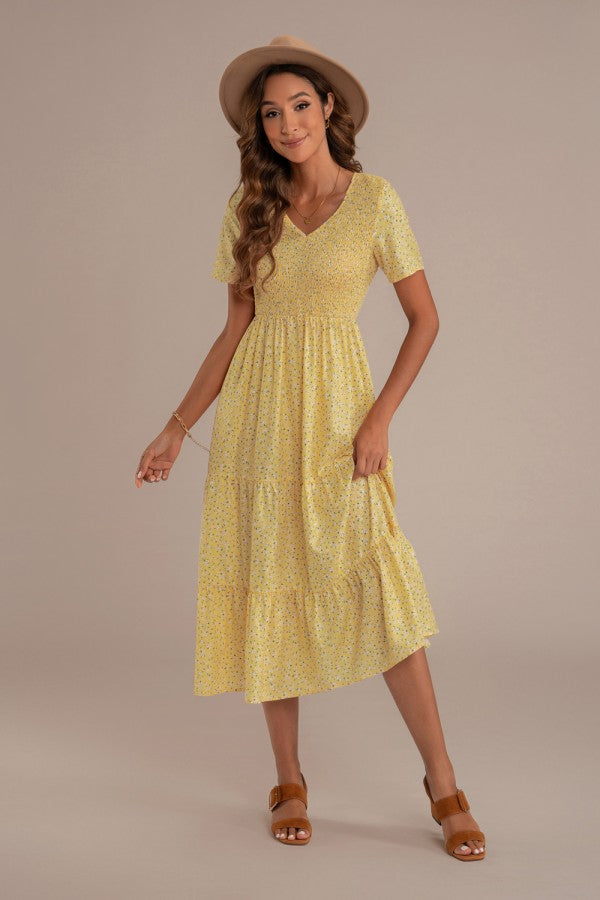 Vestido amarillo mantequilla con flores pequeñas