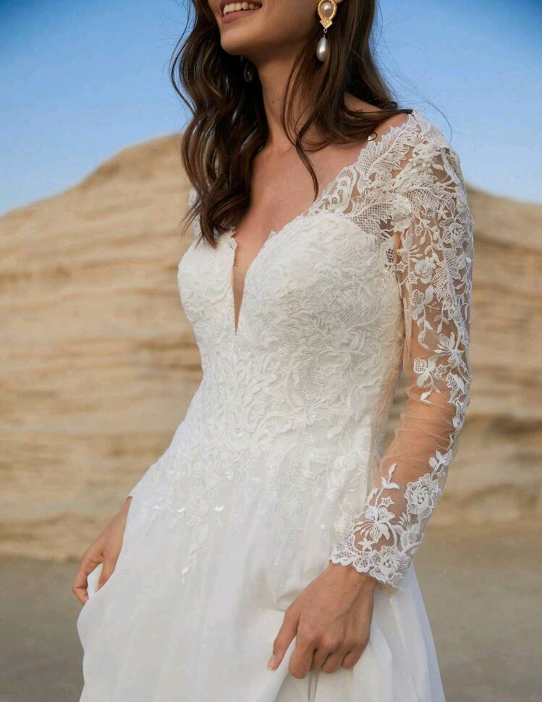 Vestido de Novia Aitana: Elegancia Bohemia en Encaje Ilusión