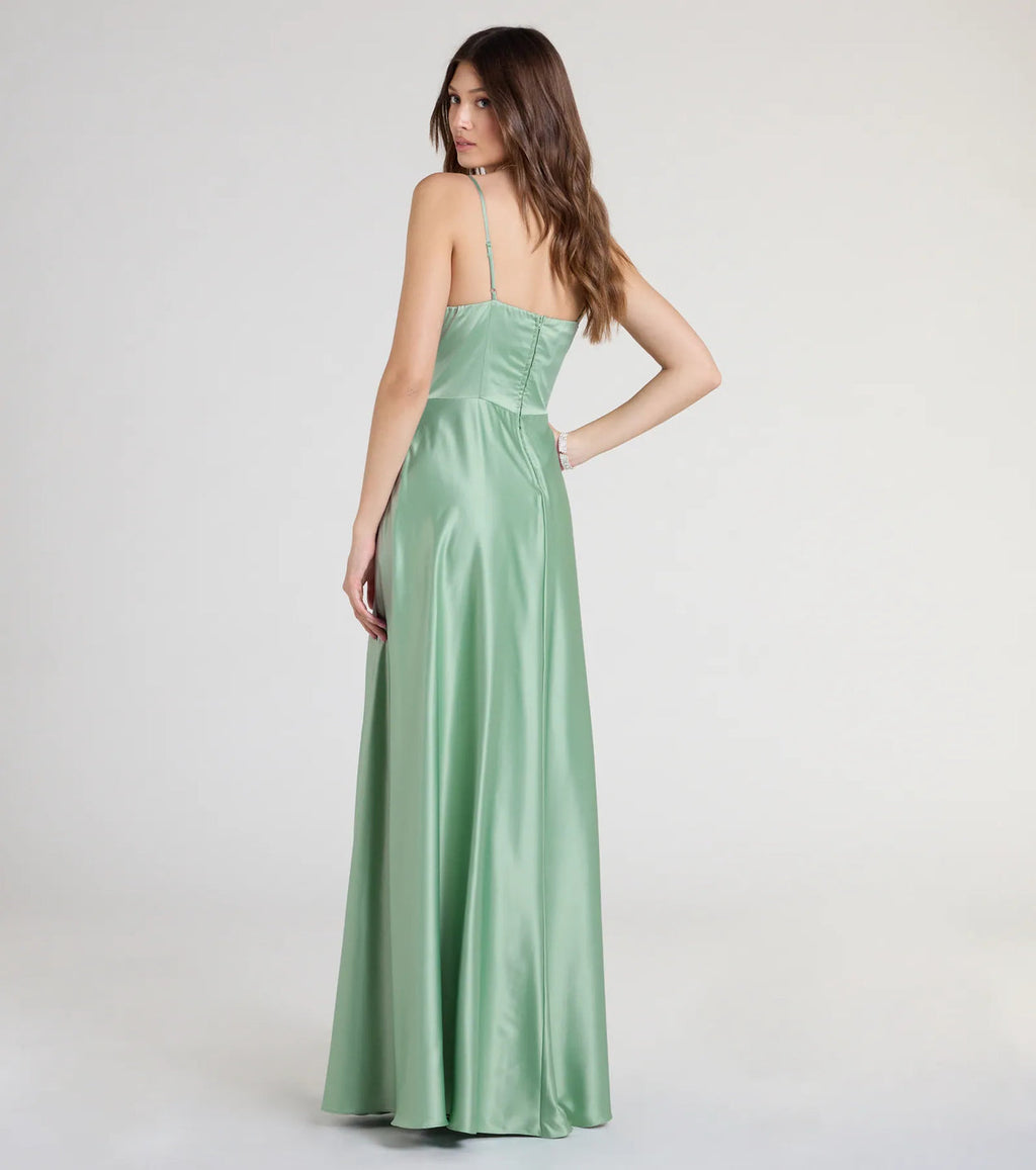 Vestido verde sage con abertura