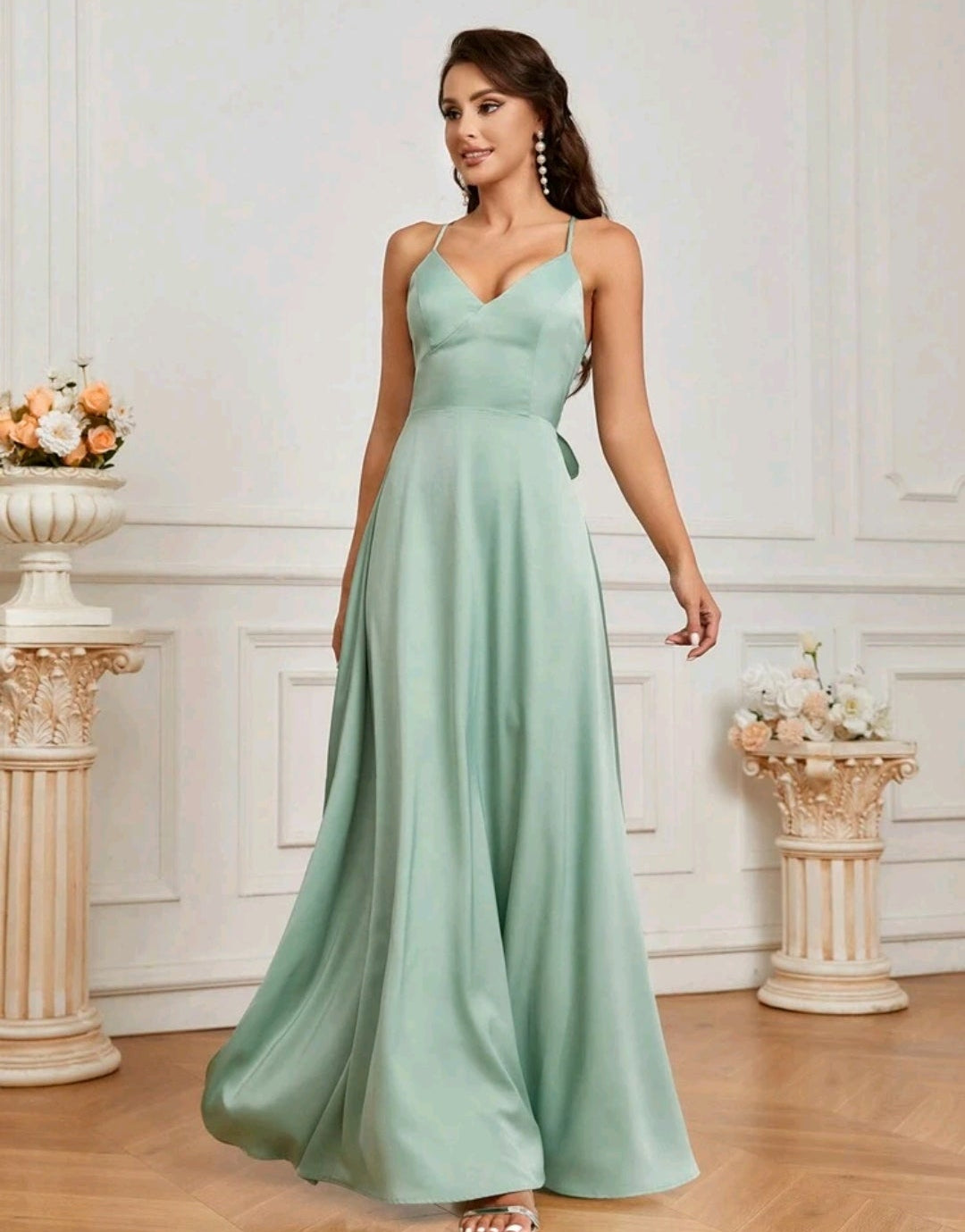 Vestido verde sage corte A espalda semi abierta