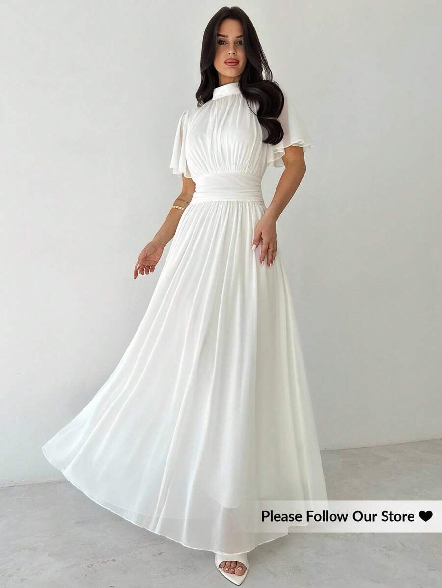 Vestido blanco manga corta con cuello alto corte A