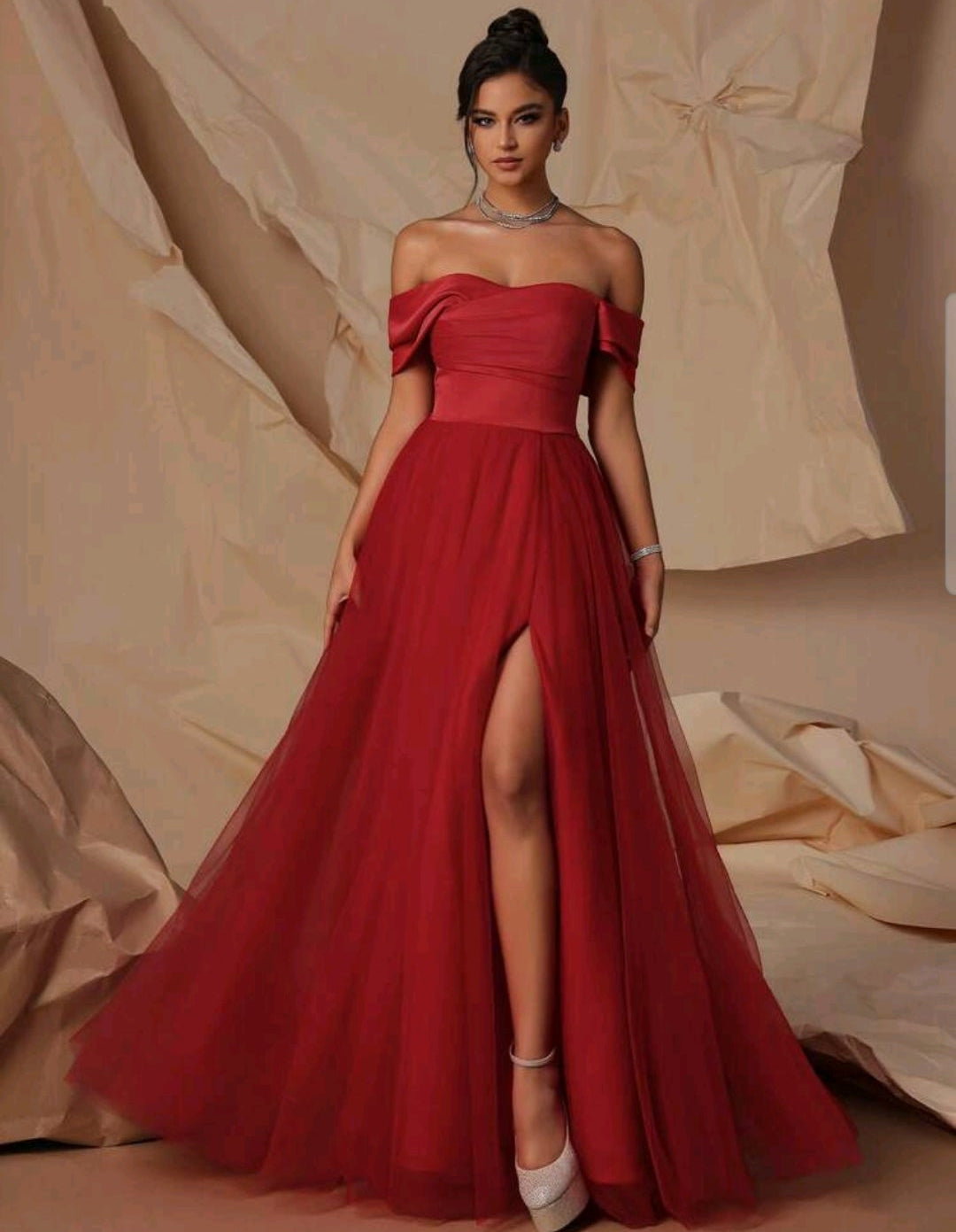 Vestido rojo manca caída corte A falta tul