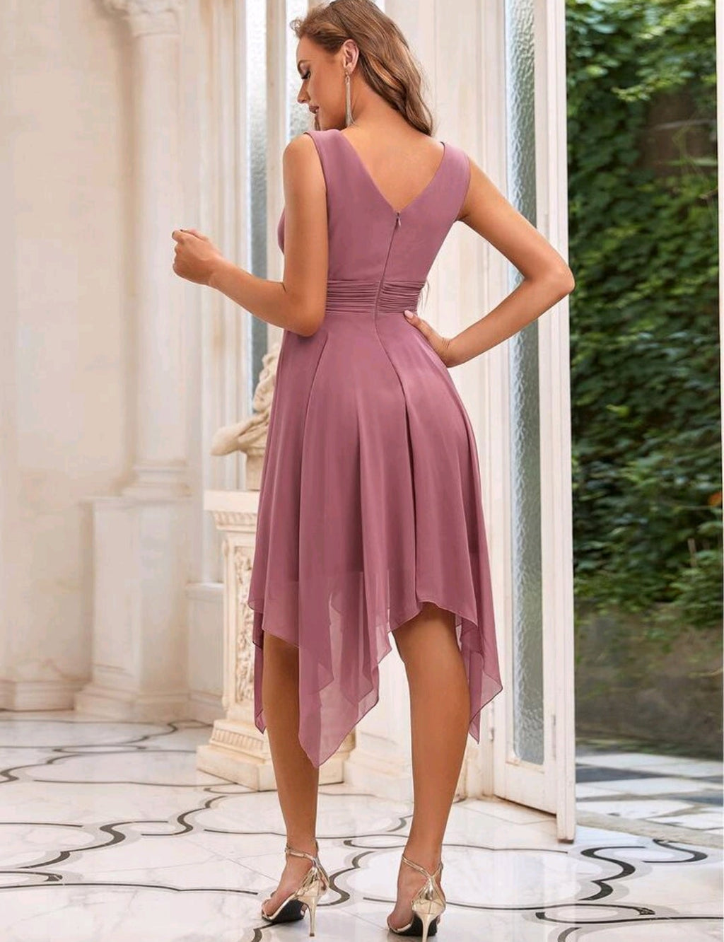 Vestido dusty pink con escote en V y falda corte Hem asimétrico