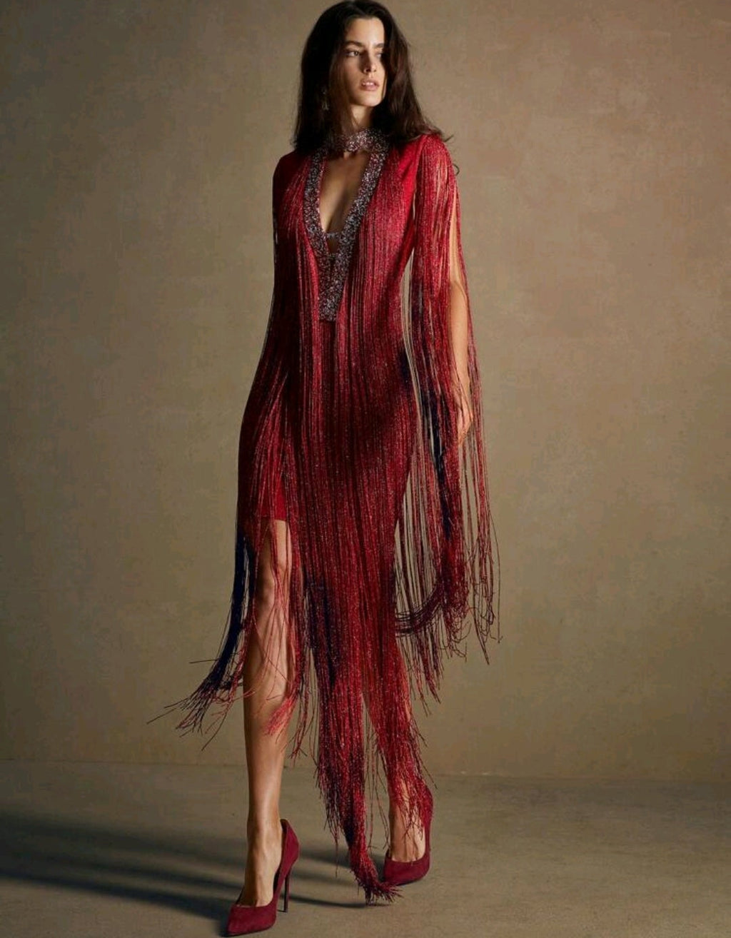 Vestido con brillo y flecos midi
