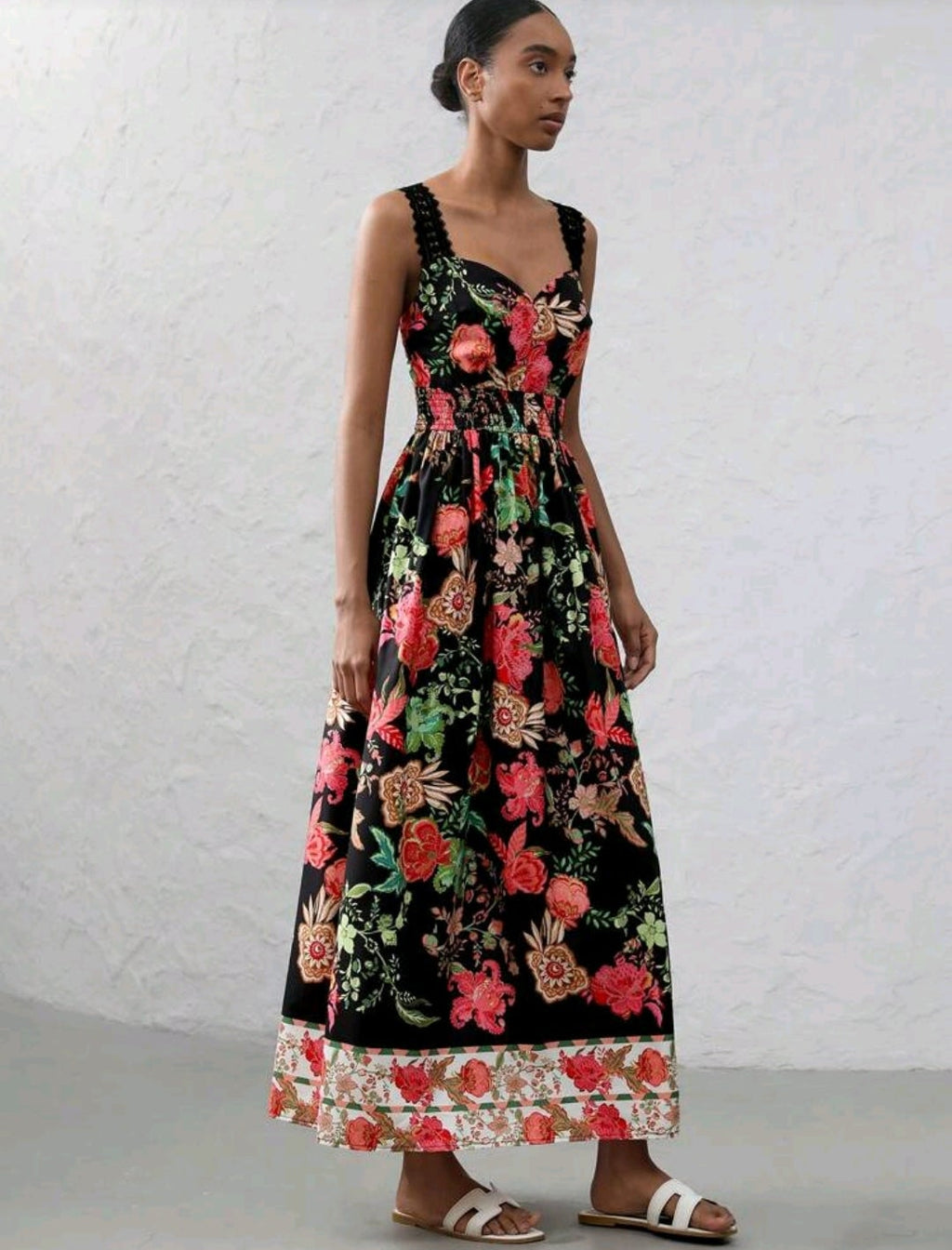 Vestido casual negro floral
