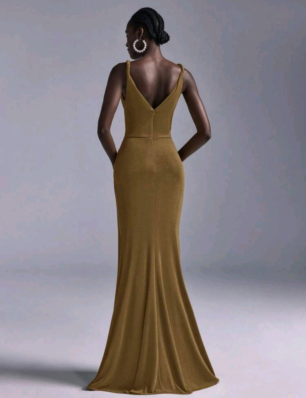 Vestido bronze con escote en V
