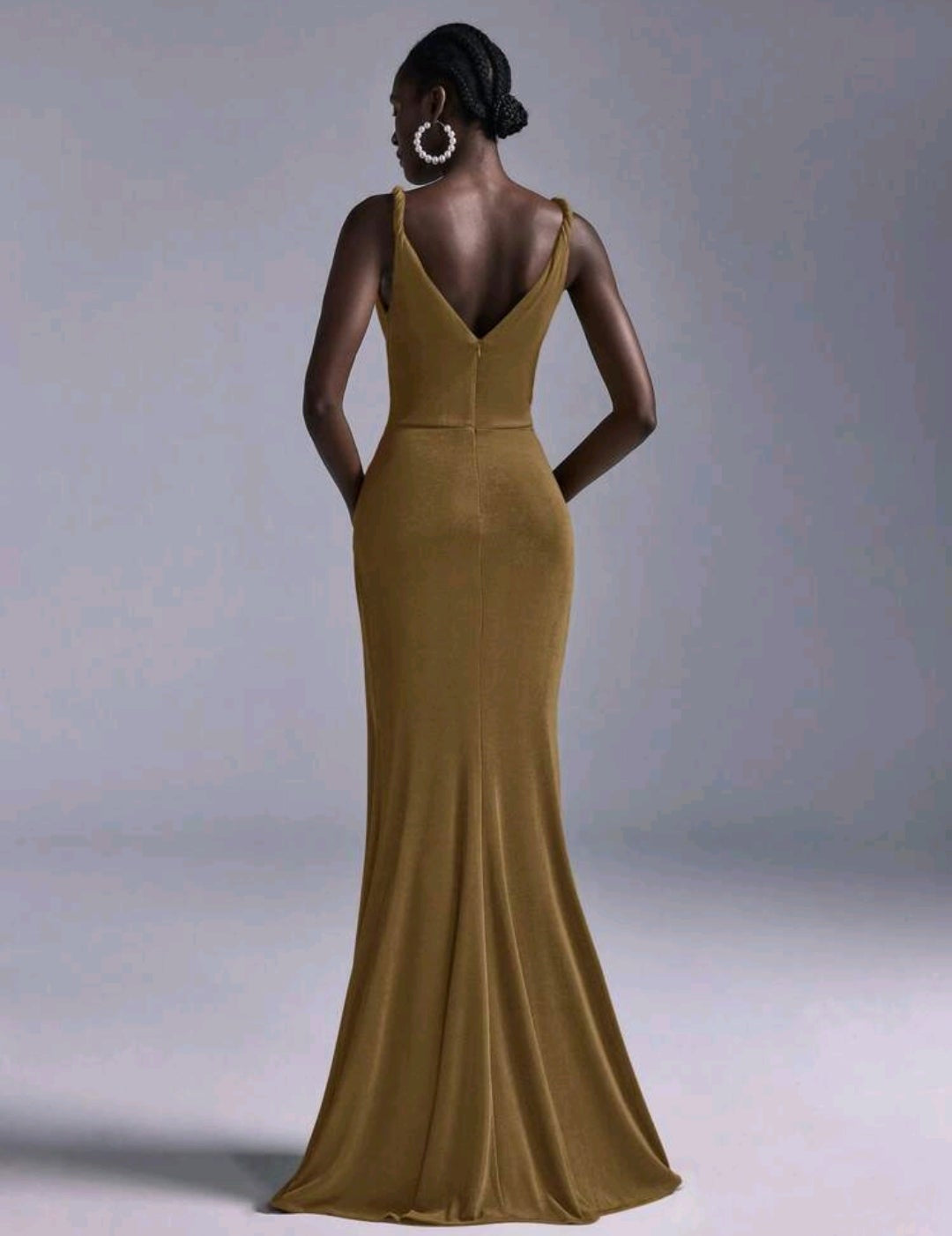 Vestido bronze con escote en V