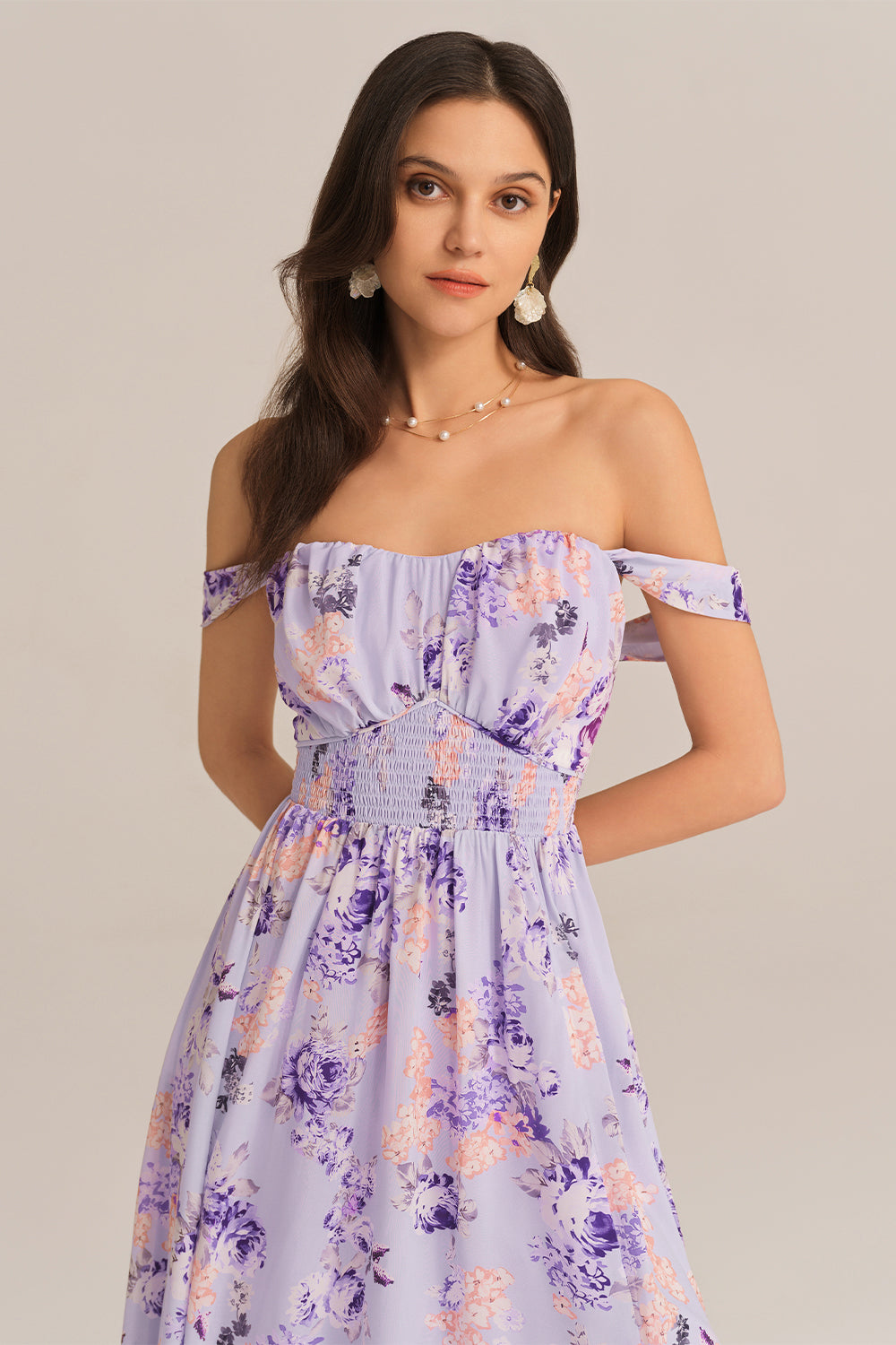 Vestido lila con estampado floral