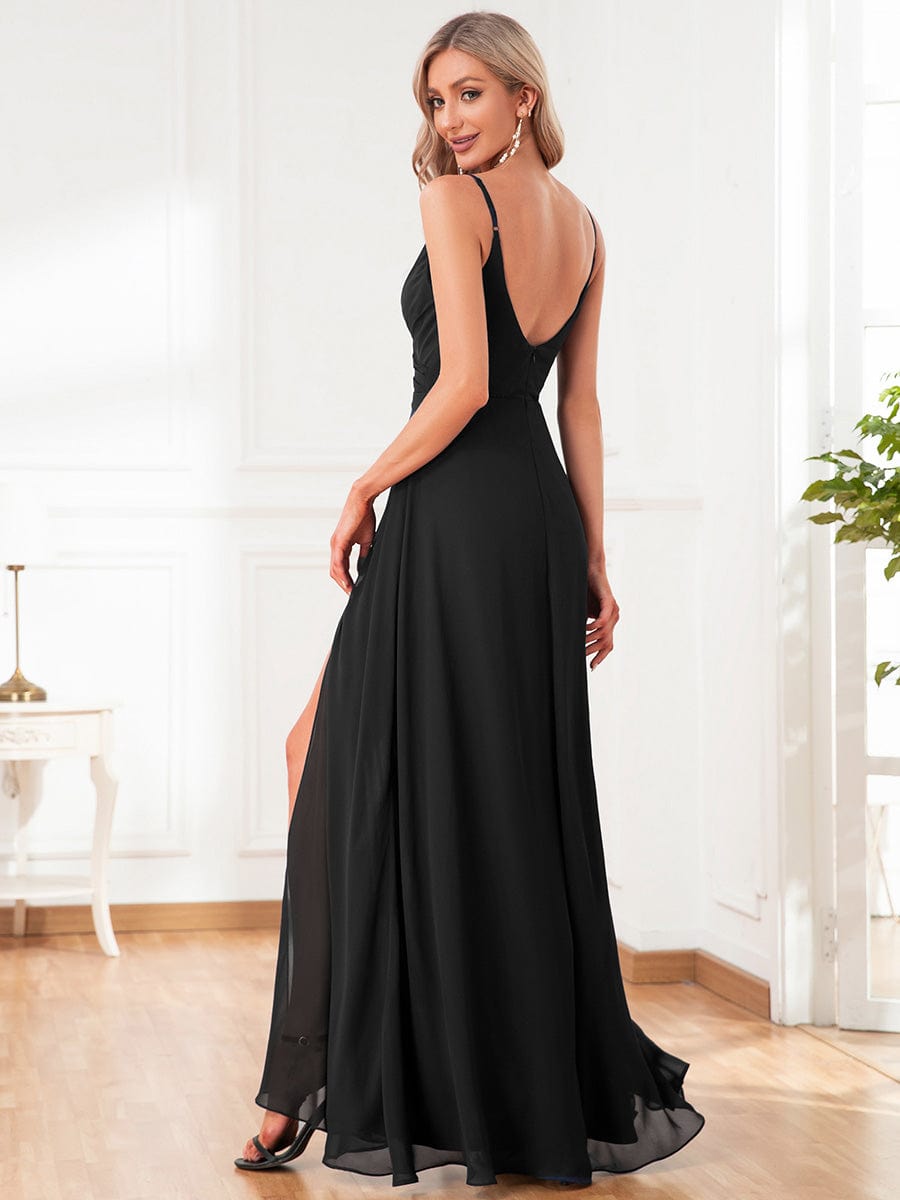 Vestido negro tirante delgado corte A con abertura lateral