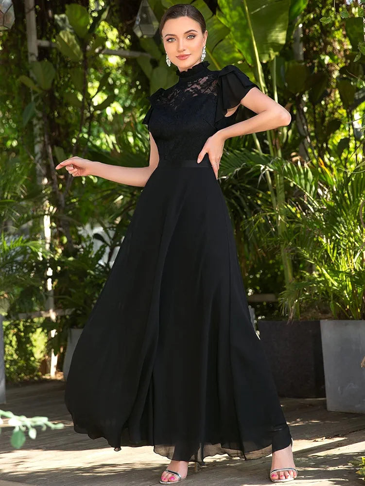 Vestido negro cuello alto con encaje y falda chiffon