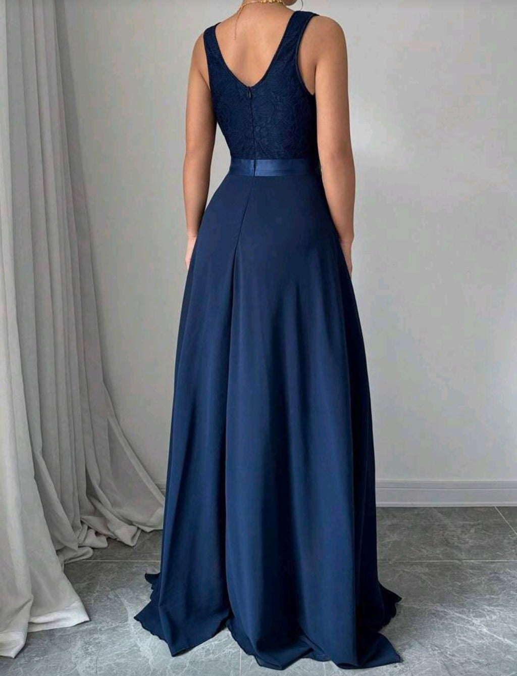 Vestido de encaje azul marino