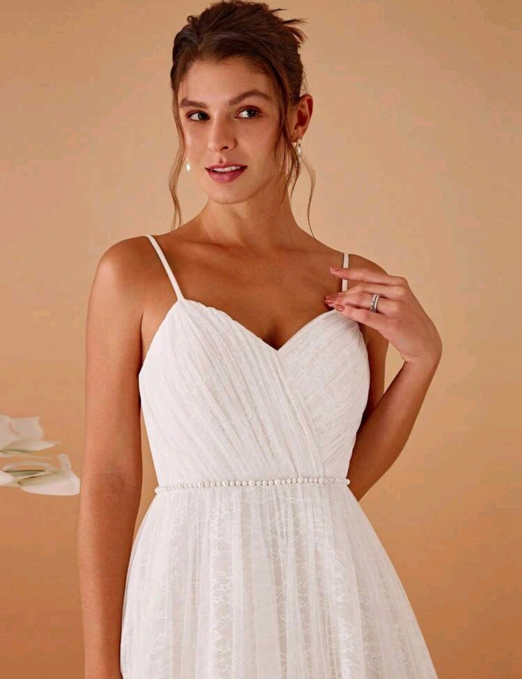 Vestido de Novia – Elegancia con Detalles de Perlas y Encaje