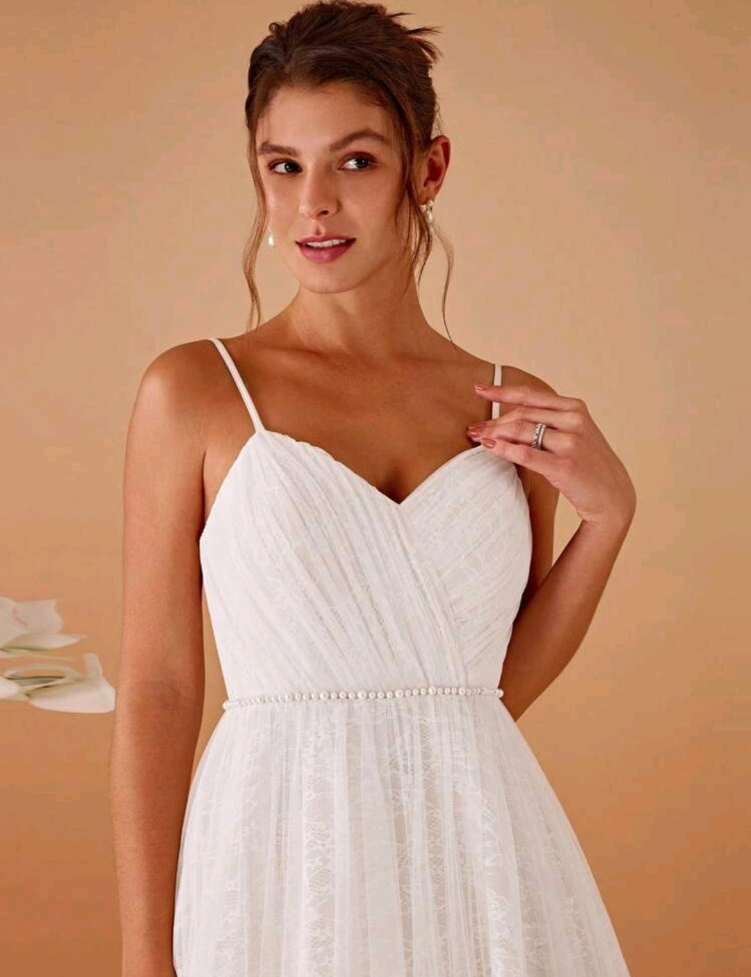 Vestido de Novia – Elegancia con Detalles de Perlas y Encaje