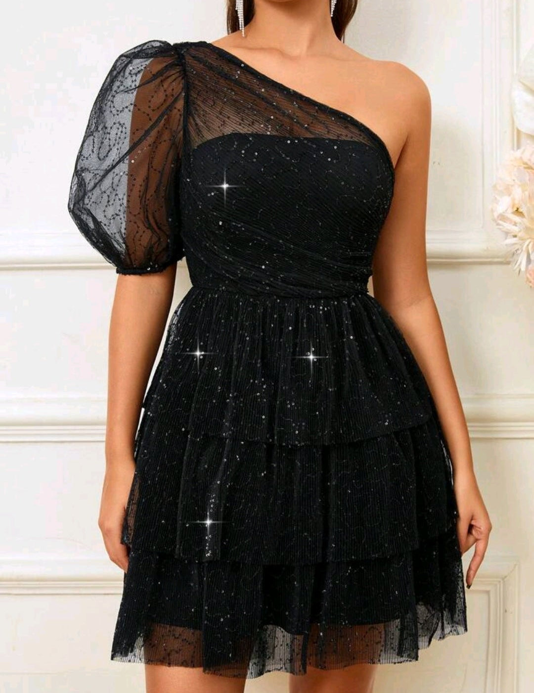 Vestido negro una manga brillante
