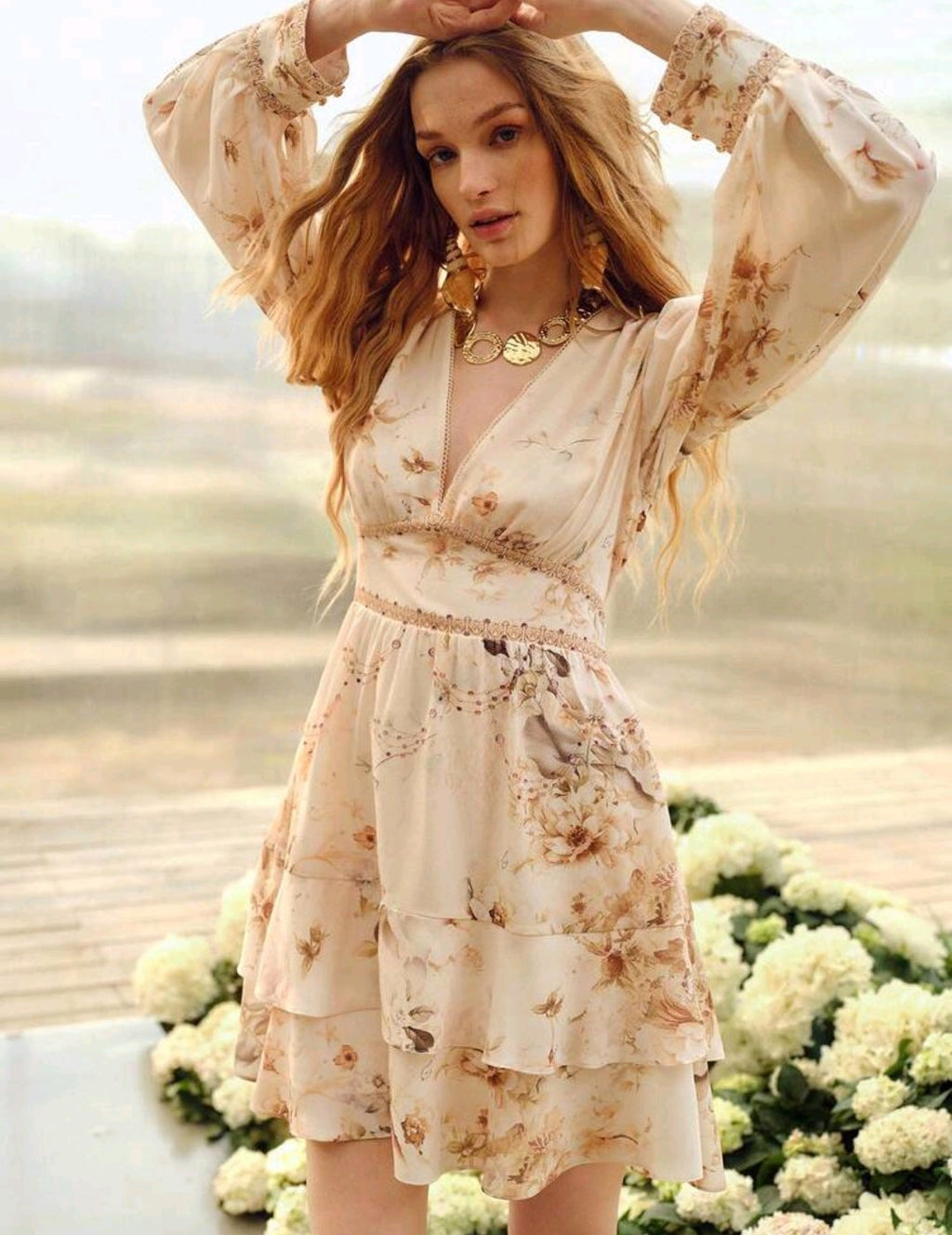 Vestido casual corto manga larga con escote en V