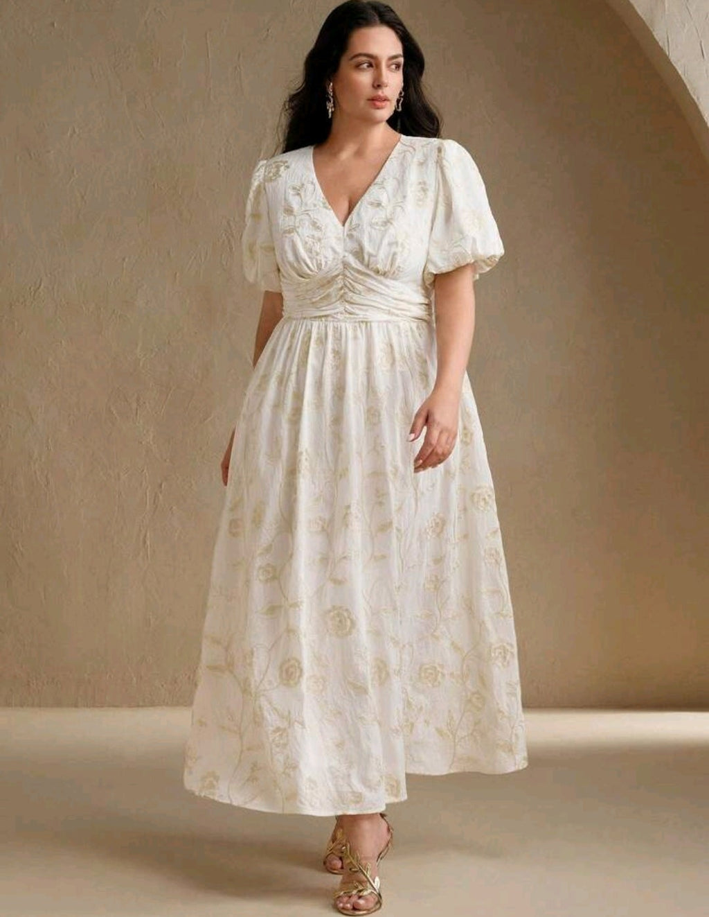 Vestido blanco bordado floral dorado manga bombacha