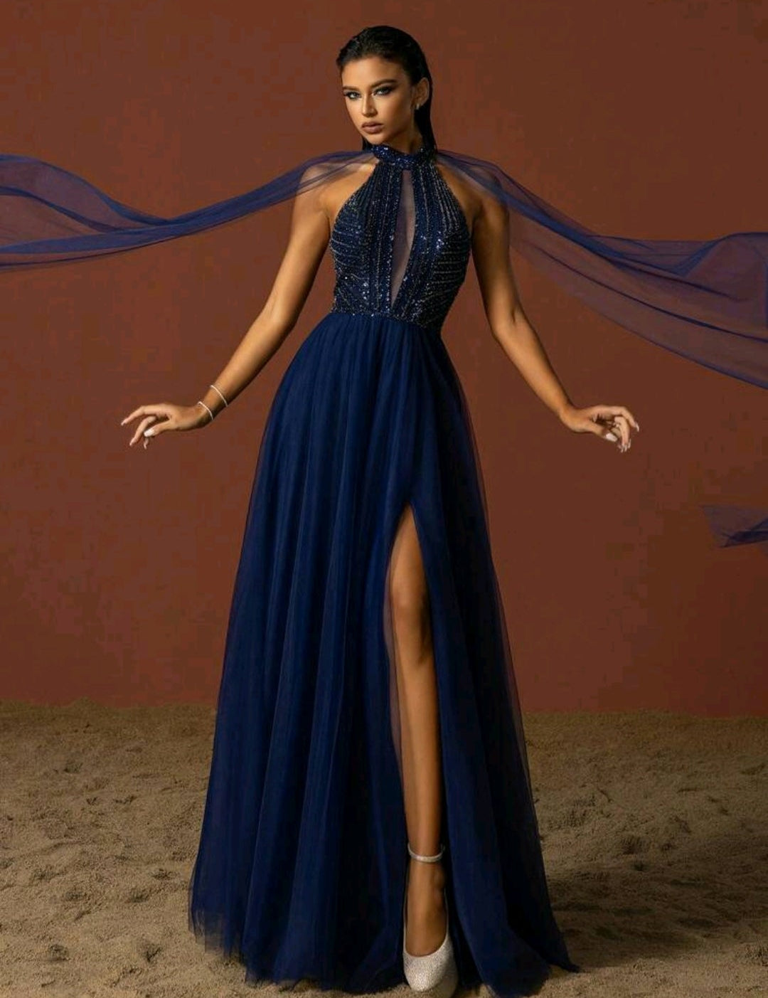 Vestido Zaira azul marino con pedrería y tul